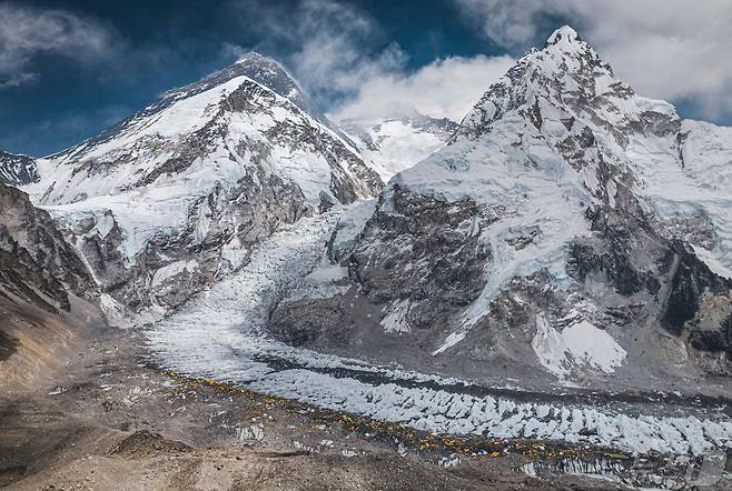 지난달 30일(현지시간) 촬영된 세계에서 가장 높은 산인 네팔의 에베레스트로 향하는 베이스캠프의 모습. 2024.04.30. ⓒ 로이터=뉴스1 ⓒ News1 김성식 기자