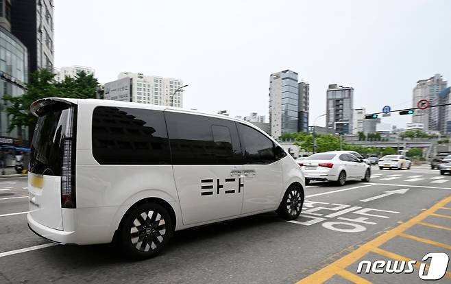 서울 중구 서울역 인근에서 타다 차량이 이동하고 있다. 2023.6.1/뉴스1 ⓒ News1 이동해 기자