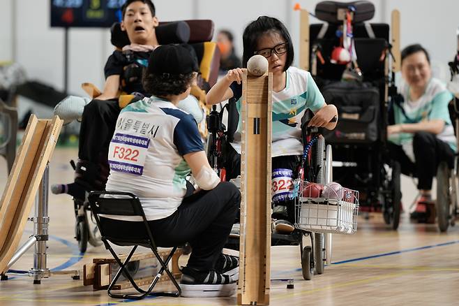 서울특별시장애인체육회 보치아 선수들의 경기 모습. 사진 | 서울특별시장애인체육회