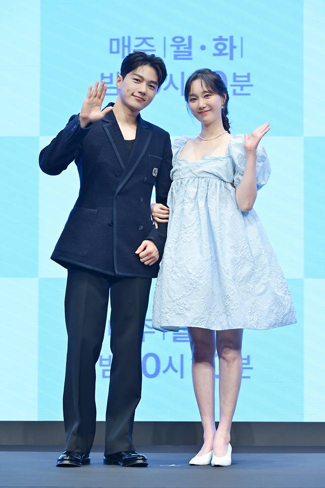 김명수, 이유영(왼쪽부터). 사진 제공=KBS