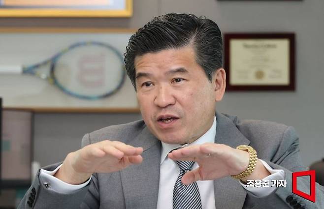 제임스 김 암참 회장이 서울 여의도 사무실에서 아시아경제와 인터뷰를 하고 있다. 사진=조용준 기자 jun21@