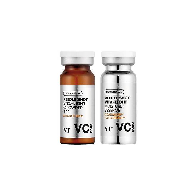 VT 리들샷 비타-라이트 토닝 에센스 VC2000 - 순수 비타민 C 분말과 실리카 미세 침이 담긴 에센스를 사용 직전 섞어 피부 전달을 극대화하는 미백, 주름 개선 기능성 앰풀. 2g 8mL 4만7천원.