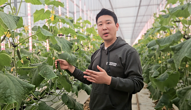 충남 보령 스마트팜 그린몬스터즈 서원상 대표가 작목 선택과 스마트팜 시설 구축에 대해 설명하고 있다. 보령=윤형권 기자