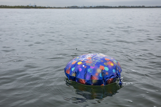 A birthday balloon drifts in the waters off Jamaica Bay, New York on Oct. 6, 2021. In an effort to address marine pollution and microplastics, Florida is on the verge of banning deliberate balloon releases. [Tony Cenicola/The New York Times]