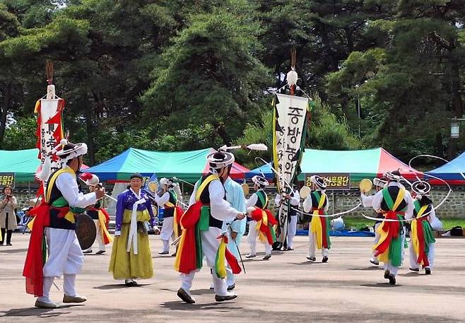 경산시는 중방농악보존회 ‘제27회 황토현 전국농악경연대회’에서 대상인 문화체육관광부장관상을 수상했다. 경산시청 제공