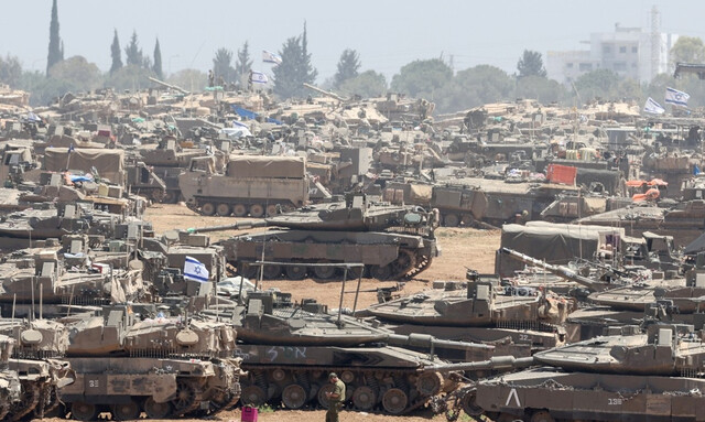 가자 접경에 집결한 이스라엘군 탱크. EPA연합뉴스