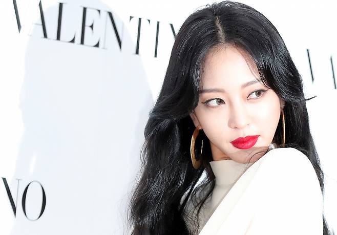 최근 10세 연하 남자친구와의 깜짝 혼인신고 소식을 알린 배우 한예슬(43)이 강남 소재의 빌딩을 팔아 약 36억원의 시세차익을 거둔 사실이 뒤늦게 전해졌다. 사진은 지난 2019년 서울 성동구 성수동 피어59 스튜디오에서 열린 패션브랜드 발렌티노 가을/겨울 프레젠테이션에 참석한 배우 한예슬. /사진=머니투데이