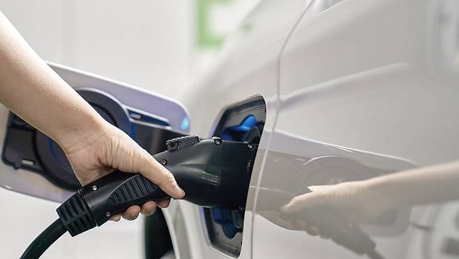 최근 전기차 시장은 캐즘 현상을 겪고 있다.[사진=게티이미지뱅크]