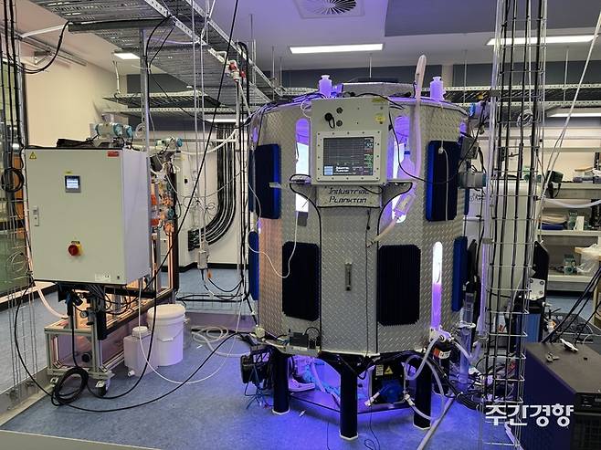UTS 테크랩에 있는 한 연구실에서 맥주 생산 과정에서 나온 이산화탄소를 해조류를 이용해 흡수하는 시설이 가동되고 있다. 주영재 기자
