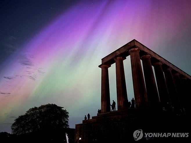 스코틀랜드 애든버러에서 관찰된 오로라 [AFP/Jacob Anderson 연합뉴스 자료사진 재판매 및 DB 금지]