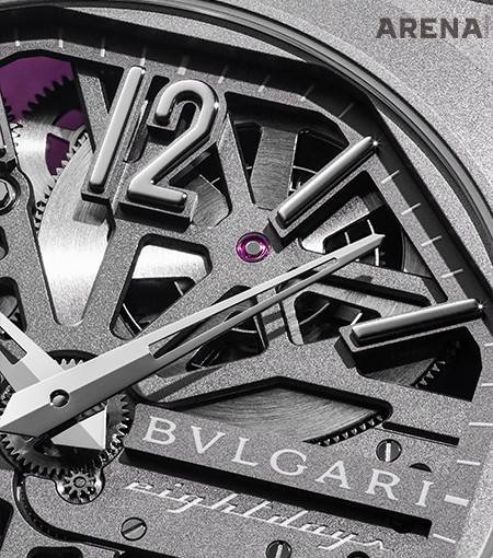 ‘eight days’를 불가리 로고 아래 새긴 걸로도 이 시계의 주 기능을 확인할 수 있다. 불가리 로고 뒤로 보이는 상당히 큰 태엽이 8일 파워 리저브의 근원이다.