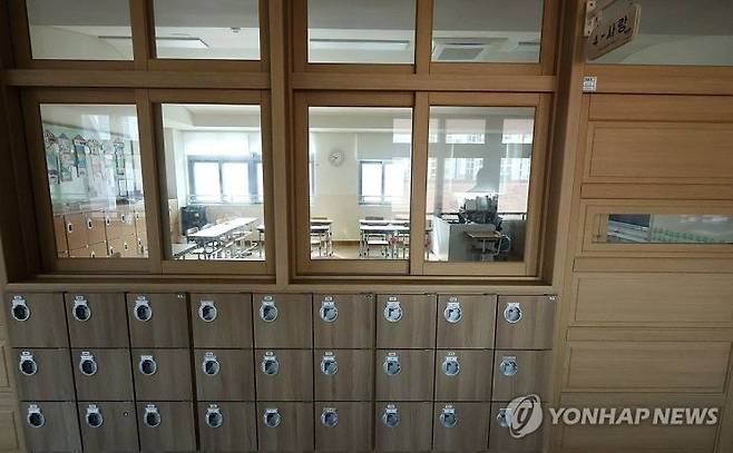지난해 9월 서울 서초구 초등학교에서 숨진 교사의 49재 일인 4일 세종시 한 초등학교 교실이 비어있다. [사진출처=연합뉴스]