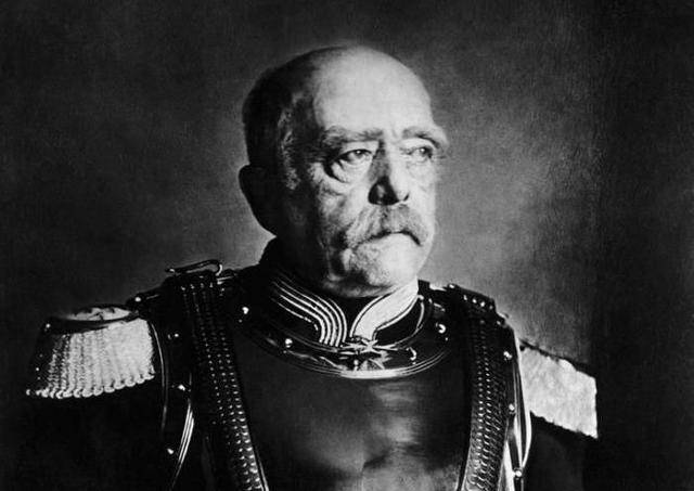 공적연금 제도를 처음 마련한 독일 제국의 수상 오토 폰 비스마르크. 위키피디아