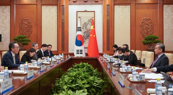 13일 오후 중국 베이징 댜오위타이 국빈관에서 열린 한중 외교장관 회담. 연합뉴스.