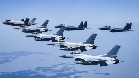 Korean fighter jets are seen in an undated photo released by the Air Force on Tuesday. The military staged an air exercise Tuesday aimed at defending against a large-scale aerial attack led by the Air Force Operations Command and joined by Army, Navy and Marine Corps units. [YONHAP]