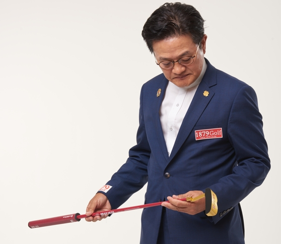 역사와 관록의 골프 CEO 마스터 과정인 와인스쿨을 이끌고 있는 이동현 1879㈜ 회장.