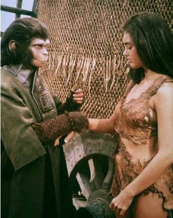 ‘눈부신 신성’과 여성의 굴레 - 영화 속 노바는 오리지널(사진)에서는 젊고 매혹적인 여성이, 리부트 시리즈에선 어린 소녀가 연기했다. 20세기스튜디오·월트디즈니컴퍼니 제공