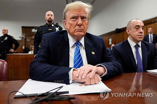 피고인석에 앉은 도널드 트럼프 전 대통령 [AFP 뉴욕=연합뉴스]