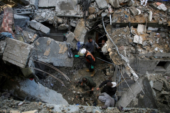 이스라엘 공습으로 무너진 팔레스타인 가자지구 남부 라파의 주택.(사진=로이터·연합뉴스)
