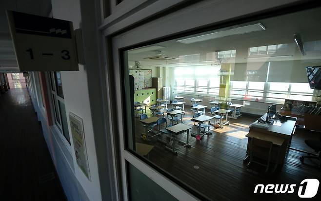 대전의 한 초등학교 1학년 교실이 비어있다./뉴스1 ⓒ News1 김기태 기자