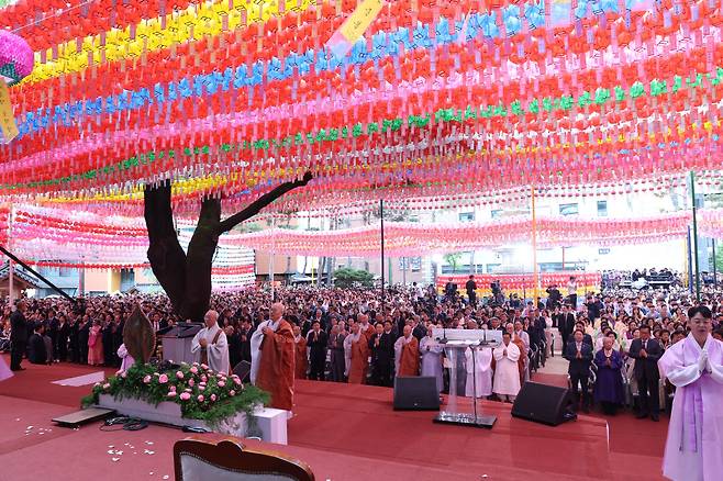 15일 서울 종로구 조계사에서 불기 2568년 부처님오신날 봉축법요식이 열렸다. /뉴시스