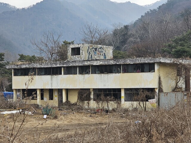 경기 동두천시 소요산 입구에 있는 옛 성병관리소 건물. 이우연 기자