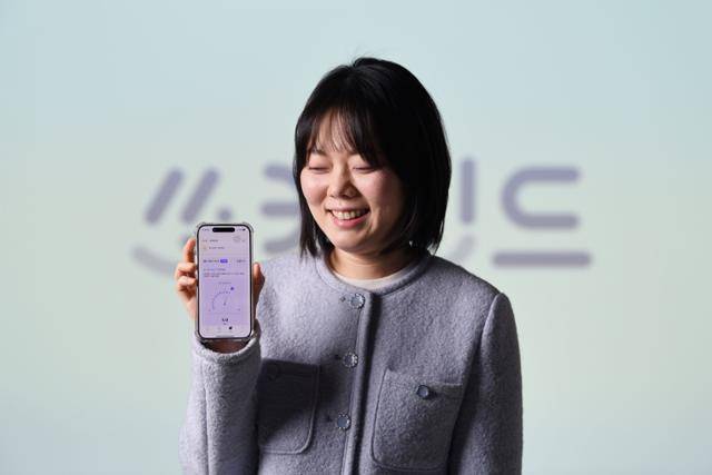 배수정 크디랩 대표가 기업의 영업사원이나 고객센터 직원들이 상담 방법을 훈련할 수 있는 AI 훈련 앱 '쏘카인드'를 보여주고 있다. 임은재 인턴기자