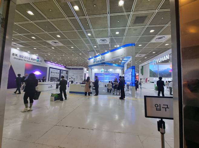'바이오코리아 2024' 행사장 내 우시앱텍 부스 모습. 사진=민보름 기자