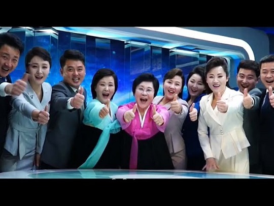 지난달 17일 북한이 공개한 새 선전곡 '친근한 어버이'의 뮤직비디오 장면. 조선중앙TV 캡처