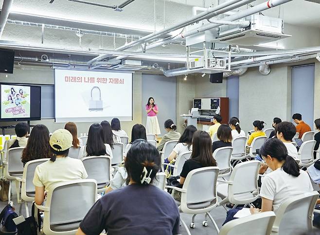 3층 다목적강당에서 역량강화 사업을 진행하는 모습. 관악구 제공