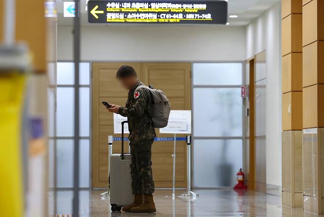 A military doctor waits for an elevator at a hospital in Seoul (Yonhap)
