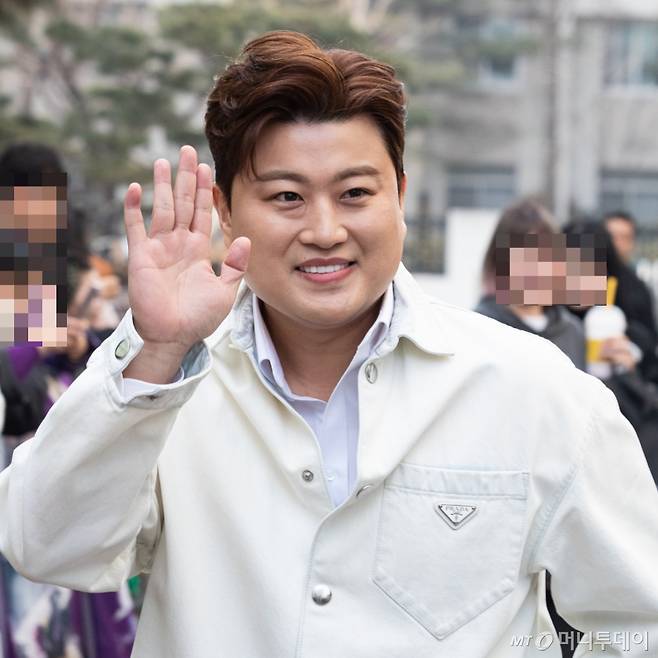 가수 김호중 사진. 김호중은 지난 9일 밤 11시40분쯤 서울 강남구의 한 도로에서 차를 몰던 중 마주 오던 택시와 접촉 사고를 낸 뒤 현장에서 달아난 혐의로 경찰 조사를 받고 있다. /사진=머니투데이DB
