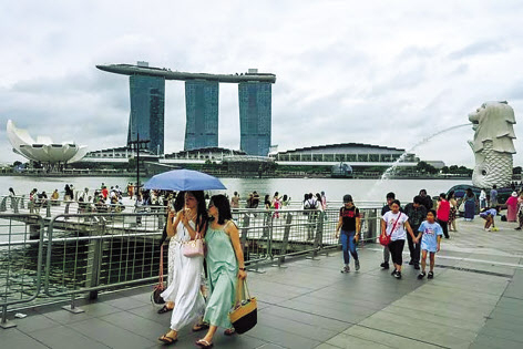싱가포르가 오는 2030년까지 정년퇴직 연령을 65세로 높인다. [AFP]