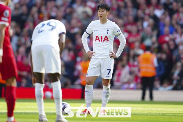 EPL 300번째 경기에서 패배를 당한 토트넘 홋스퍼 주장 손흥민. 사진┃뉴시스/AP