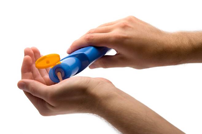 유통기한이 지나지 않았더라도 색이 변했다거나 물처럼 묽어졌다거나, 층 분리 현상이 일어날 경우에는 사용하지 말고 즉각 폐기해야 한다./사진=클립아트코리아