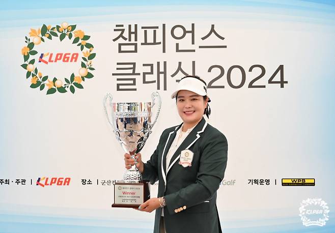 최혜정이 한국여자프로골프(KLPGA) 챔피언스투어에서 2개 대회 연속 우승을 달성했다. KLPGT 제공