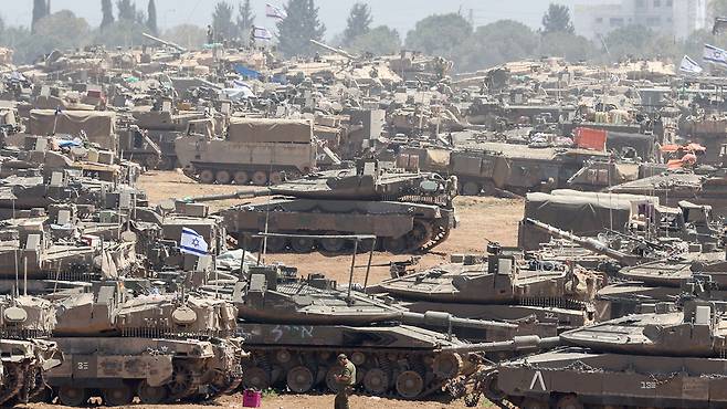 가자국경 집결한 이스라엘군 탱크 [사진 제공: 연합뉴스]