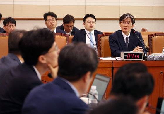 오동운 고위공직자범죄수사처장 후보자가 17일 서울 여의도 국회에서 열린 법제사법위원회 인사청문회에서 의원 질의에 답하고 있다. 뉴시스