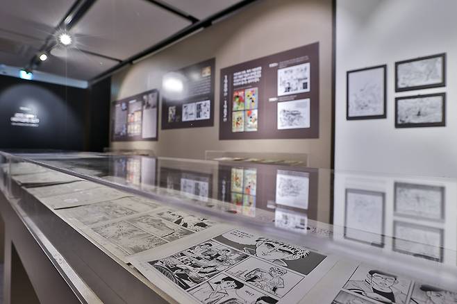 Original works by Lee Hyun-se are showcased at "The Road of Lee Hyun-se: Start of K-webtoon Legend." (National Library of Korea)
