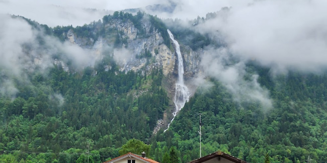 중국 스파이 논란이 제기된 스위스 마이링겐 ‘호텔 뢰슬리’ 인근에서 보이는 ‘운터바흐’ 계곡. [사진=구글지도]