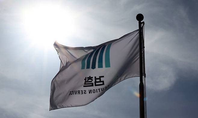 서울 서초구 대검찰청에서 검찰 깃발이 바람에 휘날리고 있다. 뉴시스