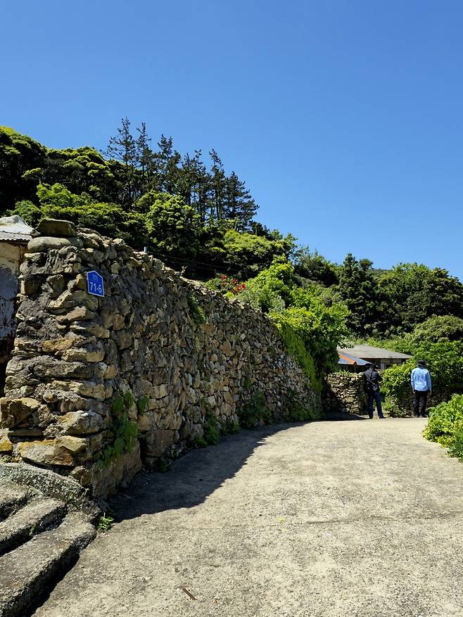 영산도 돌담길.