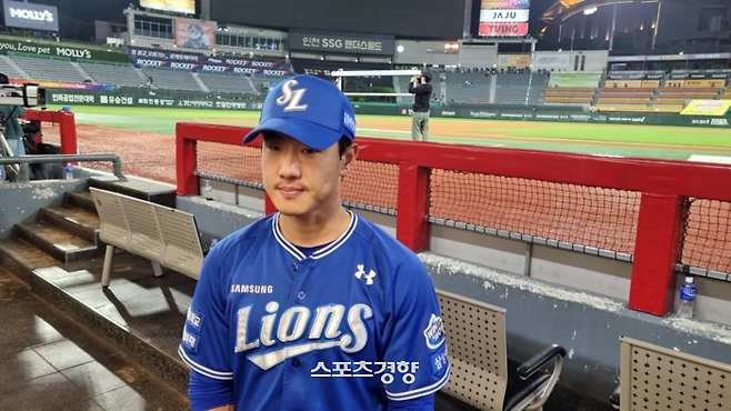 이성규가 16일 인천 SSG전 승리 후 취재진과 인터뷰하고 있다. 인천|배재흥 기자