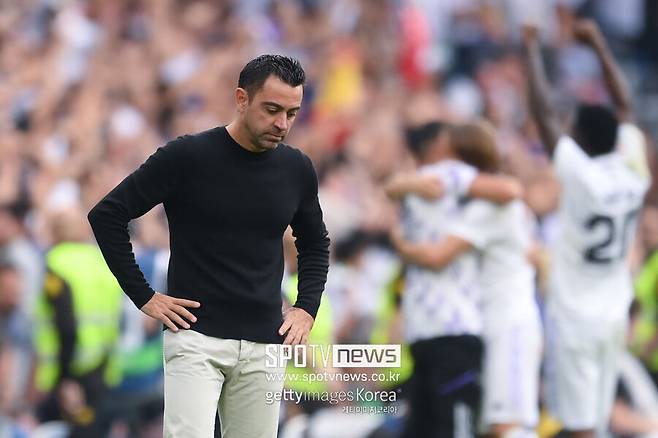 ▲ 바르셀로나가 차비 에르난데스 감독의 목숨을 가지고 촌극을 벌이고 있다. 스페인 매체 ‘RAC1’은 “차비 감독은 다음 시즌 바르셀로나에 없을 것이다. 조안 라포르타 회장은 말 실수를 한 차비 감독에게 크게 분노했다. 깊은 실망감을 느낀 라포르타 회장은 며칠 안으로 차비 감독을 경질할 것"이라고 보도했다. 2021년 바르셀로나 감독에 부임한 차비 감독은 라리가 우승 1회, 스페인 슈퍼컵 우승 1회 등 영광을 재현했으나 올 시즌 무관에 그치면서 끝내 지휘봉을 놓치게 됐다.