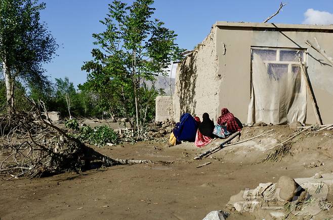 아프가니스탄 바글란의 부르카 마을이 홍수로 인해 황폐화됐다. 2024.5.12 ⓒ 로이터=뉴스1 ⓒ News1 강민경 기자