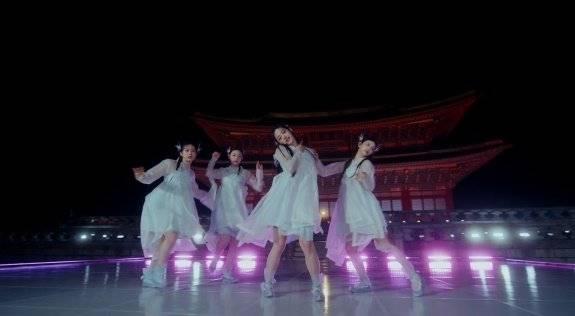 [서울=뉴시스] 뉴진스 근정전 무대. (사진 = KBS 제공) 2024.05.16. photo@newsis.com *재판매 및 DB 금지 /사진=뉴시스