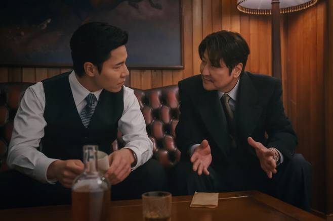 A scene from "Uncle Samsik," starring Lee Kyu-hyung (left) and Song Kang-ho (Disney+)