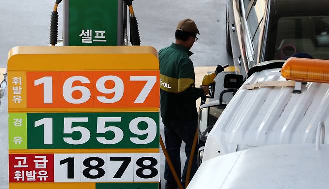 국내 주유소 기름값이 추가 하락할 전망이다. 사진은 서울 소재 주유소. /사진=뉴스1