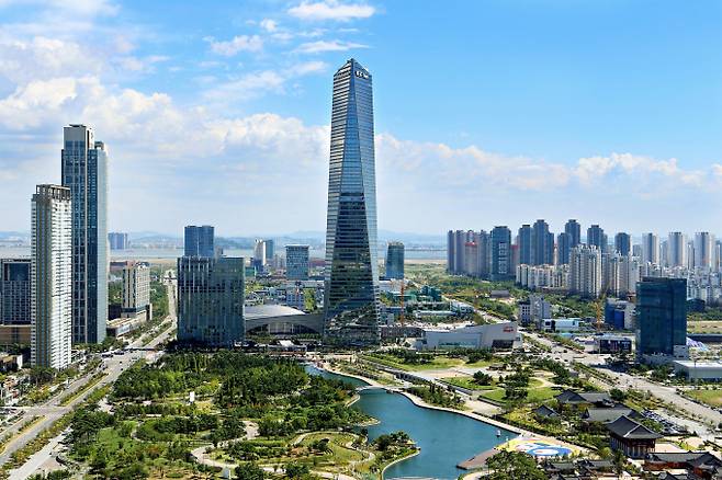 '교통·직주근접·상권' 등이 잘 갖춰진 아파트의 인기가 시장에서 가장 인기 있는 것으로 조사됐다. 사진은 인천 송도국제도시 전경. /사진=인천경제자유구역청