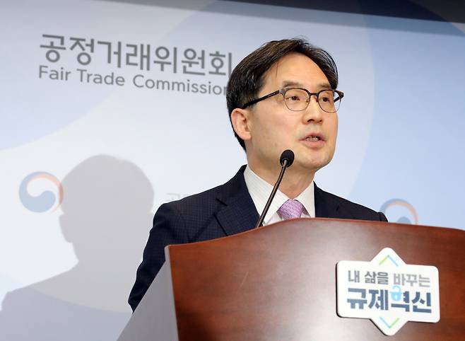 한기정 공정거래위원장이 14일 정부세종청사에서 2024년도 공시대상기업집단 지정 결과를 발표하고 있다. [연합]